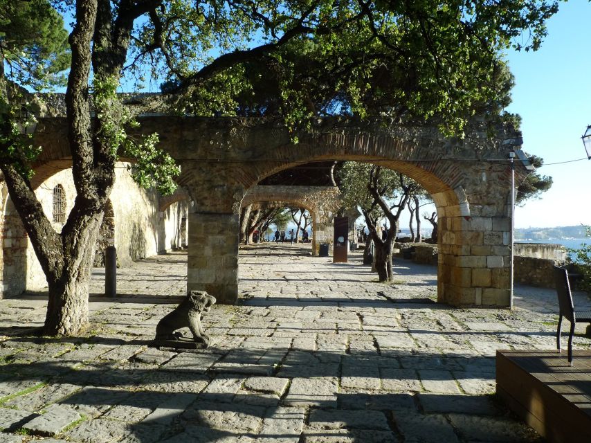 Alfama and the Castle of Saint George - Small Group Tour - Where you start at Church of Saint Anthony, and why it matters