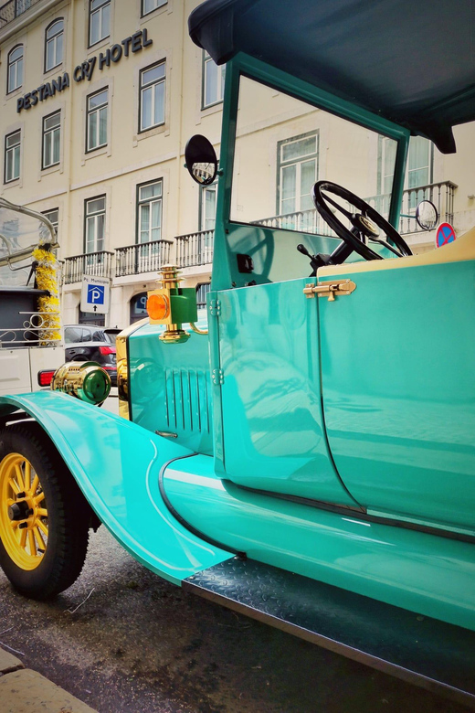 Antique Car Tour - Portas do Sol and Miradouro Senhora do Monte, Lisbon’s viewpoint ladder