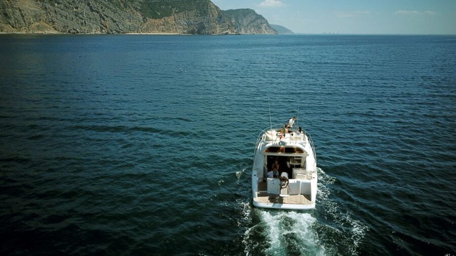 Arrábida Full-Day Yacht Tour from Lisbon - What the 8-Passenger Size Changes for Your Day