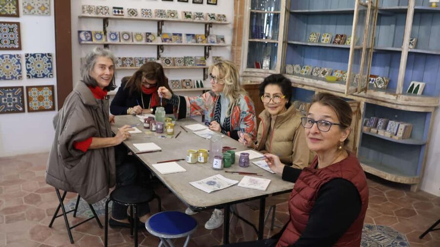 Arrabída Natural Park with Wine Tasting - Handmade tiles atelier: where Portuguese craft becomes personal