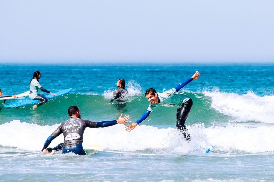 Aulas de Surf/Surf Lesson - Lisboa - Small Group Coaching That Keeps You From Getting Lost