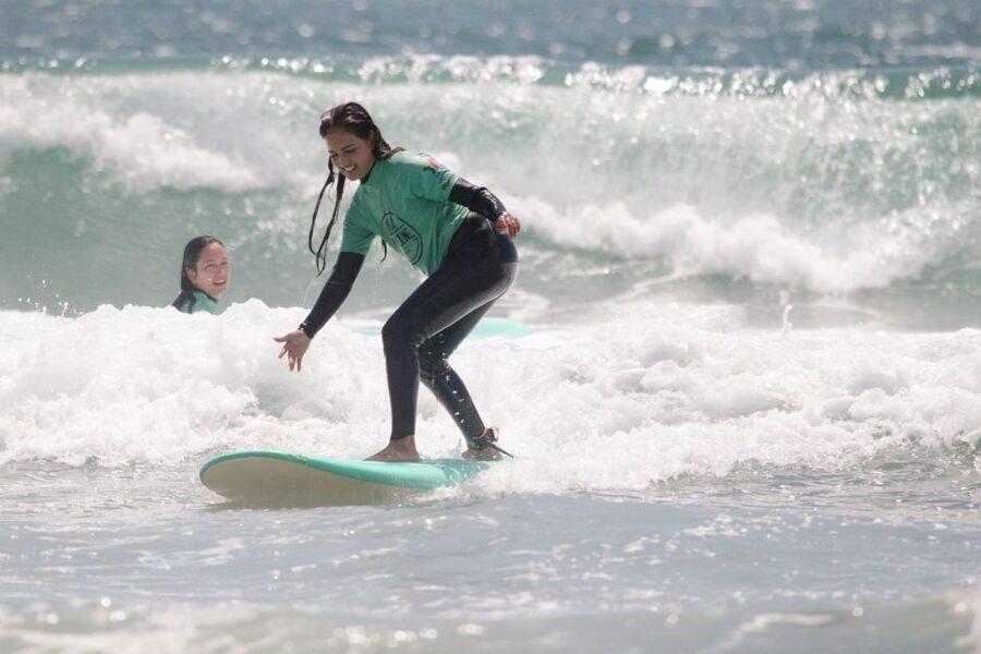 Aulas de Surf/Surf Lesson - Lisboa - How the 2-Hour Session Flows (Theory, Warm-Up, Surf, Stretch)