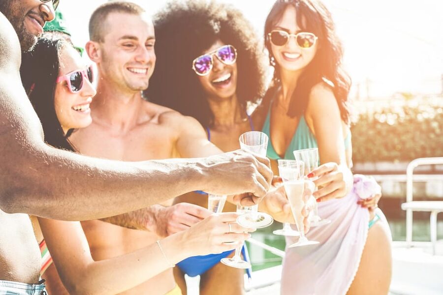 Boat Party to the Beach with Swimming Stops, DJ and Open Bar - Where to Meet in Lisbon (And How Not to Lose Time)