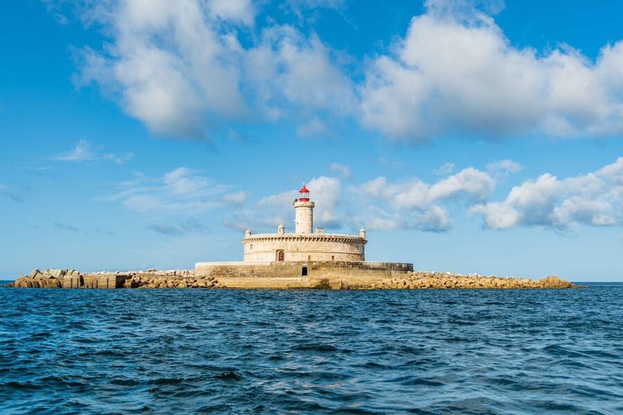 Boat tour: charming Cascais Coast to Lisbon lighthouse - Why this Cascais to Lisbon lighthouse cruise feels special
