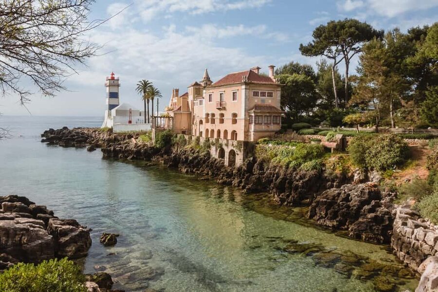Cascais: Flexible Walking Tour in Historic Center - Getting Oriented at Cascais Train Station (Your Start and Finish)