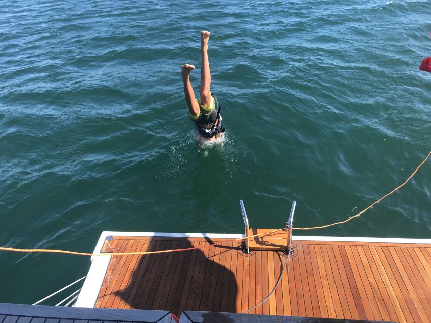Cascais: Sailing Tour with Drink - Drinks on board, and how to think about add-ons