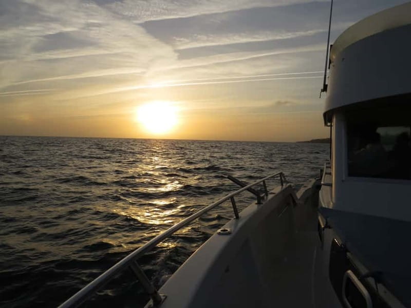 Cascais: Sunset Boat Trip with Welcome Drinks - The 1-Hour Cruise Along Cascais, with Sintra Watching From Behind