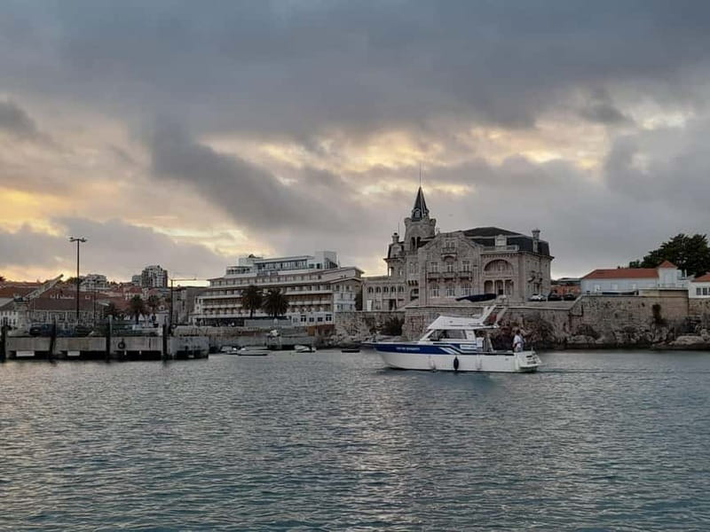 Cascais: Sunset Boat Trip with Welcome Drinks - Past Boca de Inferno and Toward Estoril, Where the Coast Gets Dramatic