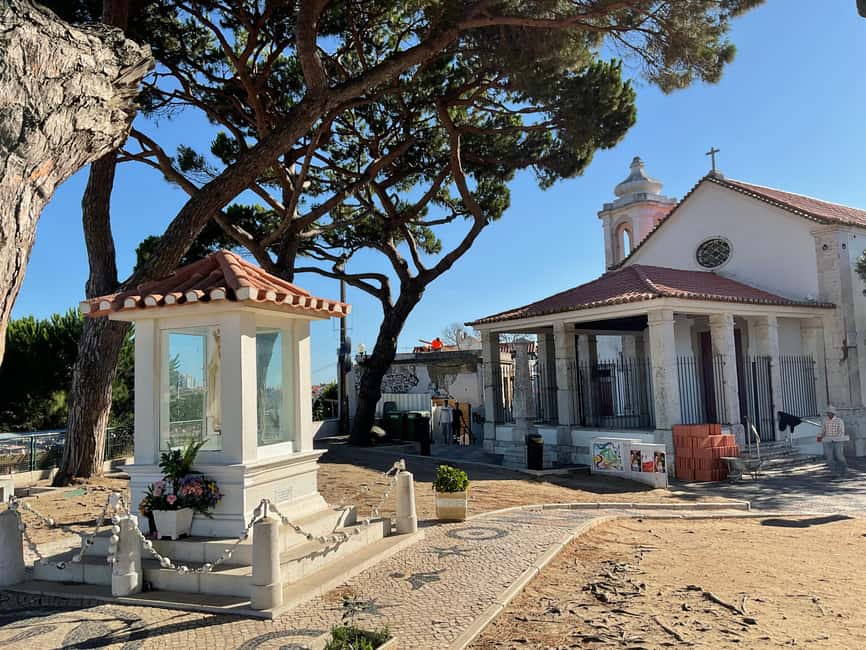Chaparru's Tours_Lisbon:2-hour sightseeing tour by TukTuk - Rolling In: Meeting by Pestana CR7 Hotel and Starting with a Plan