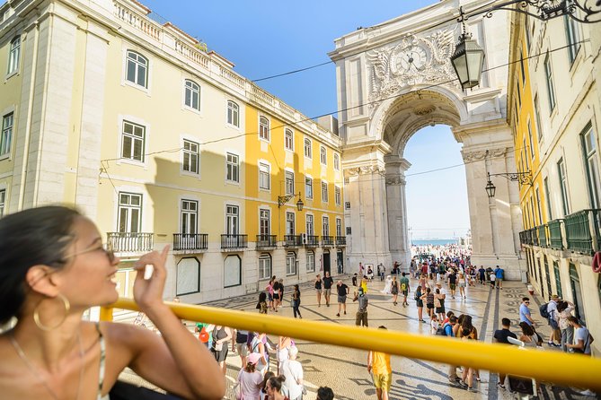 City Sightseeing Lisbon Hop-On Hop-Off Bus Tour - Audio Guide Reality: What the 13 Languages Can (and Cannot) Do