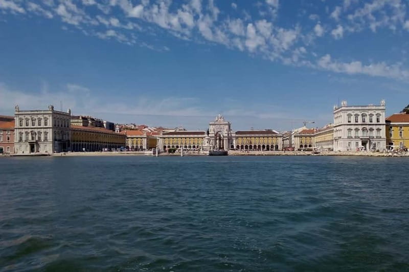 Cultural Sailing Tour in Lisbon - Live guide energy, Portuguese wine, and the fun facts factor