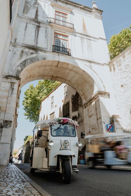 Discover Lisbon 4h Tuk Tuk - Price and value for a small private group