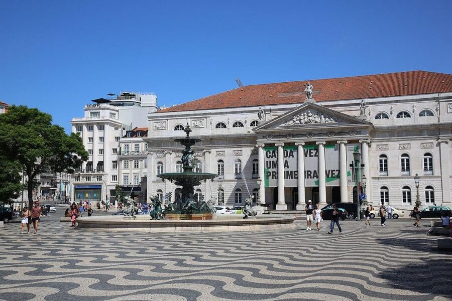 Essential Lisbon: Half-Day Tour - Pastéis de Belém tasting: the custard tart ritual, timed right