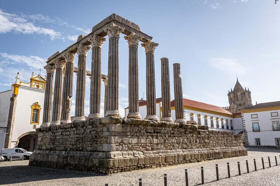 Évora: Flexible Walking Tour in Historic Center - Walking Évora at Your Pace With Walkbox Offline