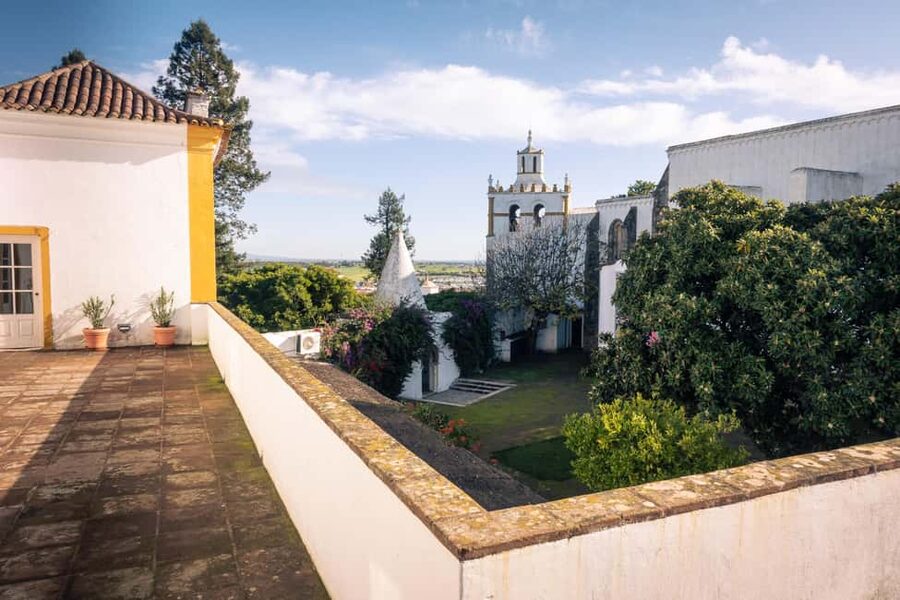 Évora: Flexible Walking Tour in Historic Center - Price and Value: $8 for a 5 km Route Plus Expert-Like Guidance