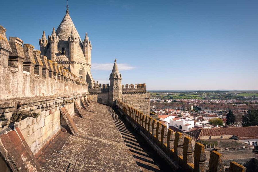 Évora: Flexible Walking Tour in Historic Center - Praça de Sertório to Praça do Giraldo: Squares That Feel Like Outdoor Time Capsules