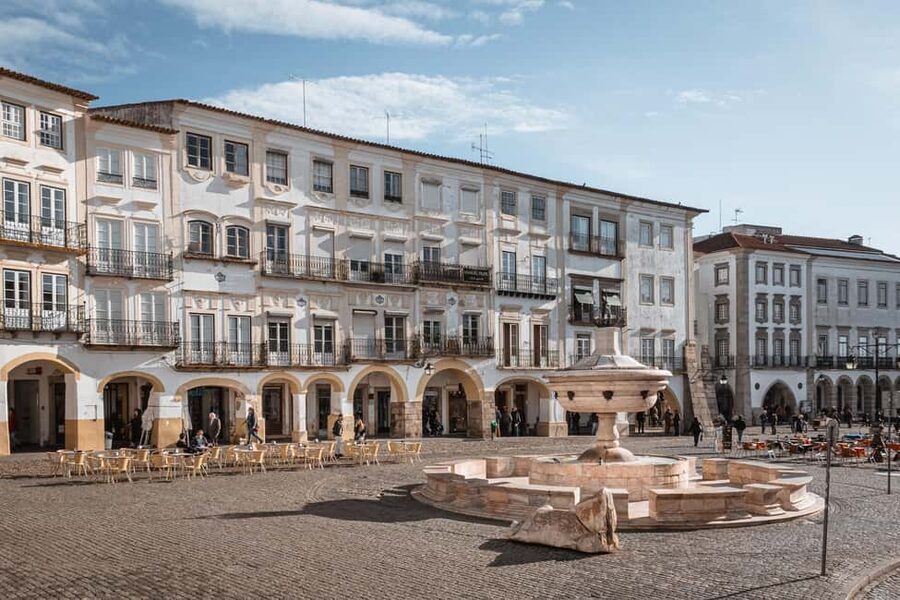Évora: Flexible Walking Tour in Historic Center - Rua 5 de Outubro and the Cathedral Area: Craft Streets, Big Views, and Roman-Nearby