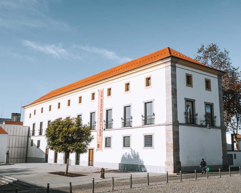 Évora: Flexible Walking Tour in Historic Center - Igreja da Graça and São Francisco Church: From Beautiful to Unsettling