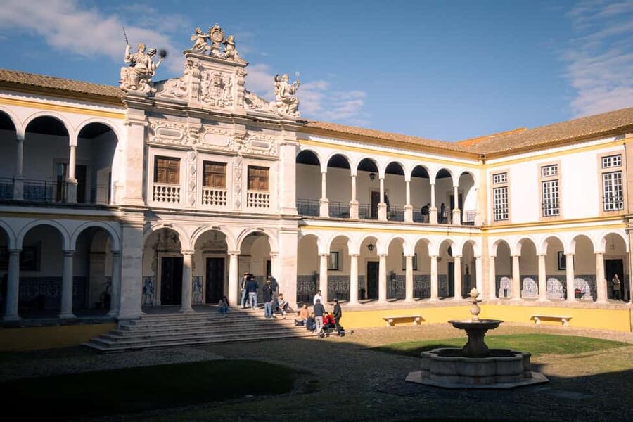 Évora: Flexible Walking Tour in Historic Center - Starting at Porta Velha da Lagoa, Near Free Parking, Then Following the Aqueduct