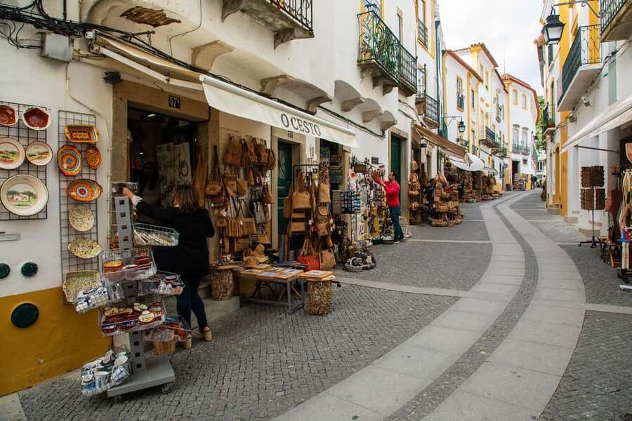 Évora: Private tour with entrance tickets to main monuments - How 2.5 Hours Feels in Real Life