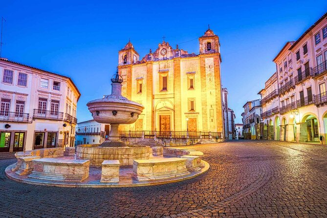 Évora: Private walking tour with tickets to main monuments - Igreja de São Francisco and the royal convent stories