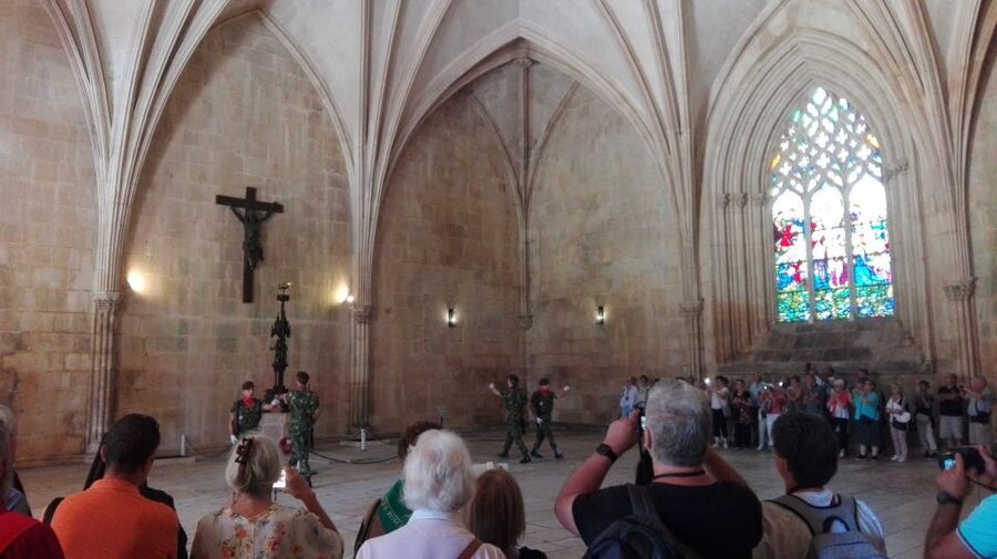 Fátima, Batalha, Alcobaça, Nazaré and Óbidos Private Tour - Fátima: the sanctuary where history meets modern pilgrimage