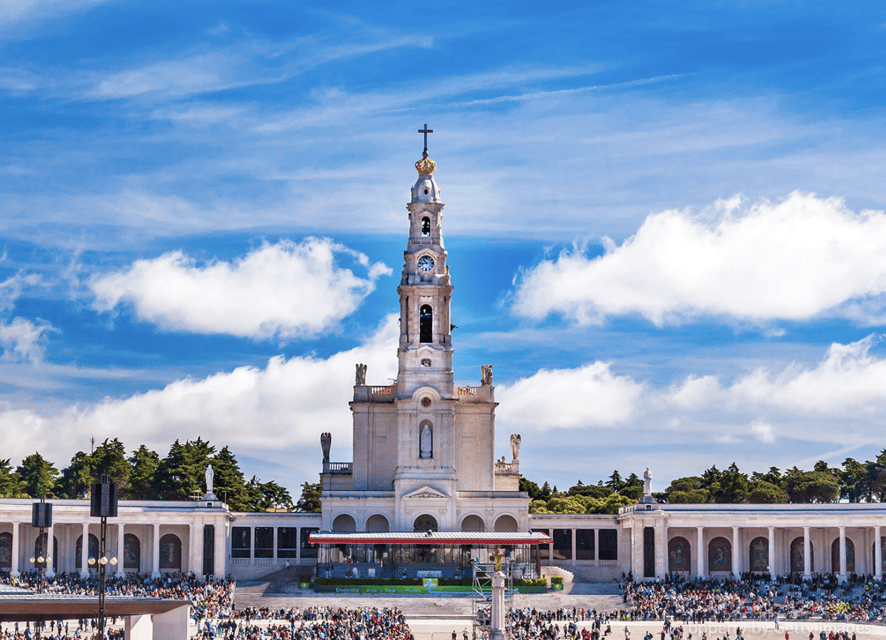 Fatima, Batalha, Nazaré and Óbidos: Private Full Day Tour - Lisbon to Fátima Without the Time Sink