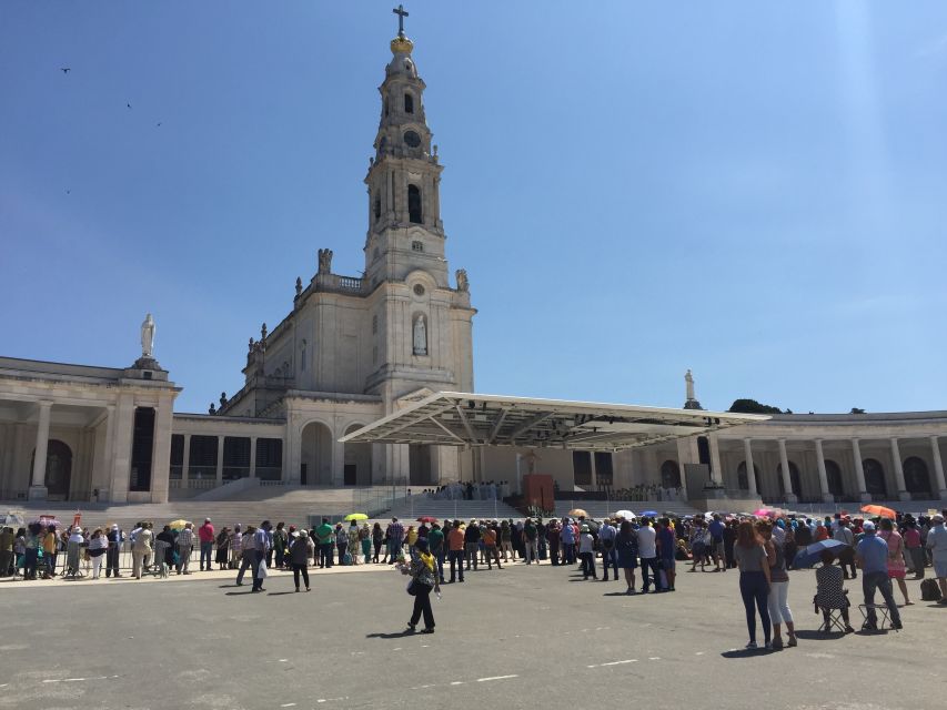 Fatima, Batalha, Nazaré and Óbidos: Private Full Day Tour - Óbidos Village and Castle: A Medieval Finish With Taste