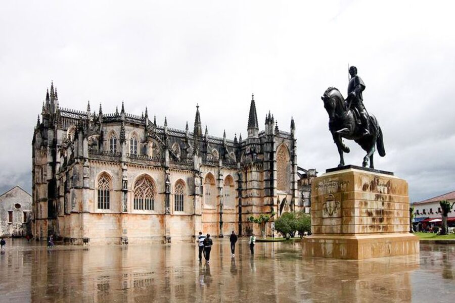 Fatima, Batalha, Nazare, Obidos Private Full Day Tour - A Lunch Break That Sets Your Mood for the Coast