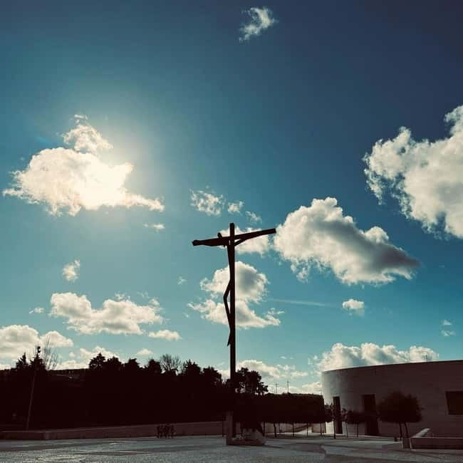 Fátima, Nazaré & Óbidos: A Scenic Day Trip from Lisbon - Óbidos: cobblestone magic, old walls, and ginjinha in a chocolate cup