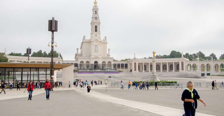 Fátima, Óbidos and the Atlantic Coast Day Tour from Lisbon - Hard Rock Cafe pickup and a small-group van day you can actually enjoy