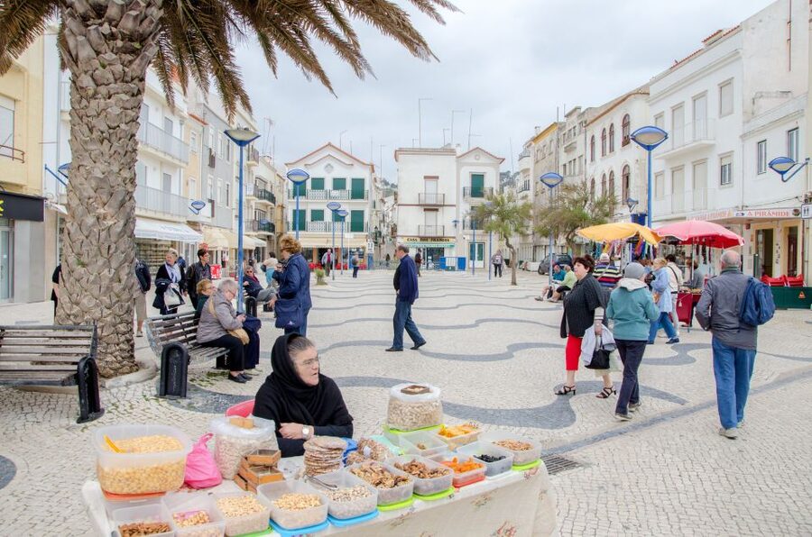 Fátima, Óbidos and the Atlantic Coast Day Tour from Lisbon - Nazaré cliffs and the sea-food town feel: how to use your lunch window
