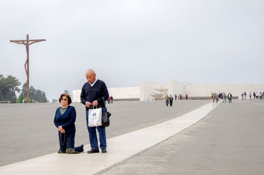 Fátima, Óbidos and the Atlantic Coast Day Tour from Lisbon - Óbidos medieval lanes: castle-town wandering, wine tasting, and that chocolate-cup ginja