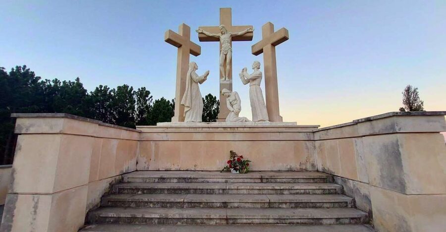 Fátima Private Tour: Shrine| Sacred Path |Shepherds House - The Basilica Where the Shepherds Are Laid to Rest