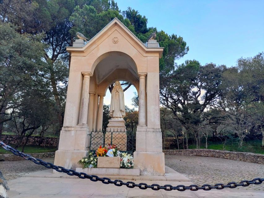 Fátima Private Tour: Shrine| Sacred Path |Shepherds House - Via Sacra and the Optional Full 15 Stations Extension