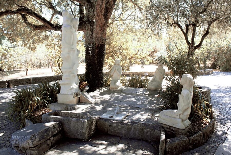 Fátima: Sanctuary and Aljustrel Village, Private Guided Tour - Meet at the tall metal cross, then settle in