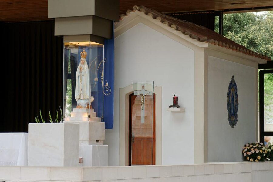Fátima: Sanctuary and Apparition Sites Guided Tour - Meeting at the High Cross, Then Getting Oriented Fast