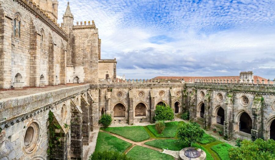 From Lisboa: Evora and Monsaraz Full-Day Tour - Price and value: what you get for $111