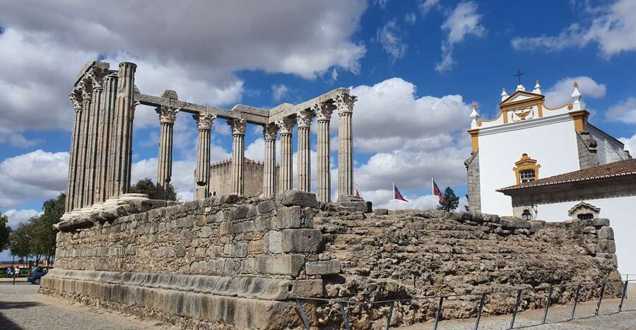 From Lisboa: Evora and Monsaraz Full-Day Tour - Évora’s white stone, cobbles, and instant history