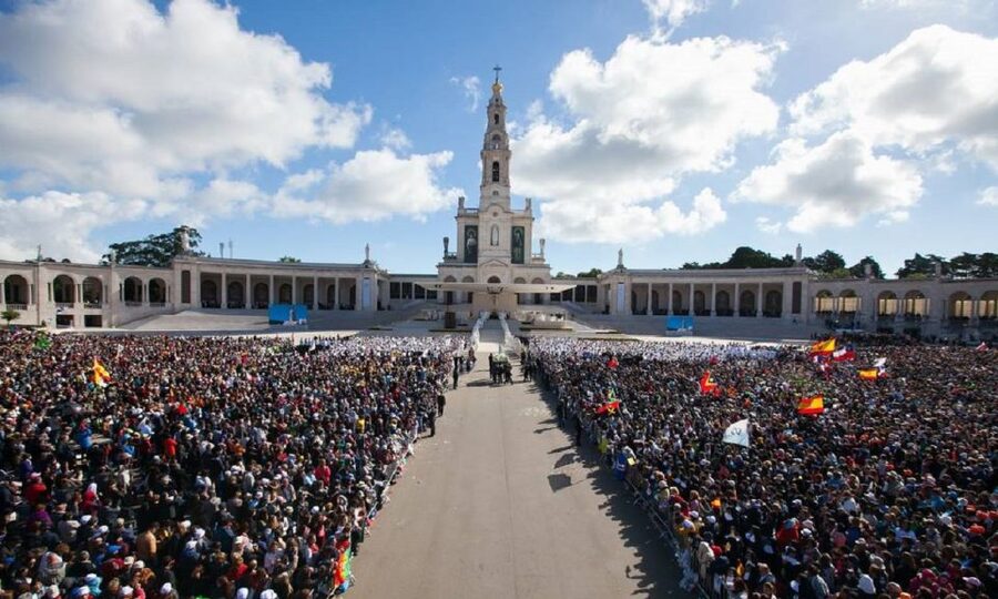 From Lisboa: Fatima, Nazare, Obidos & Batalha Full Day Tour - Lunch Time That Still Fits Real Traveling