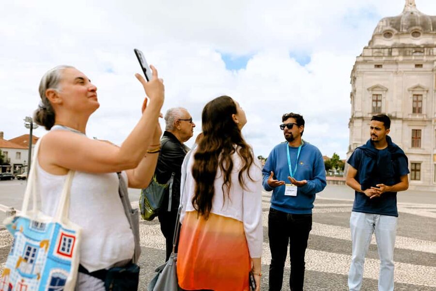 From Lisbon: Coastal Villages and Mafra Palace Guided Tour - From Miradouro Parque Eduardo VII to the coast, fast and easy