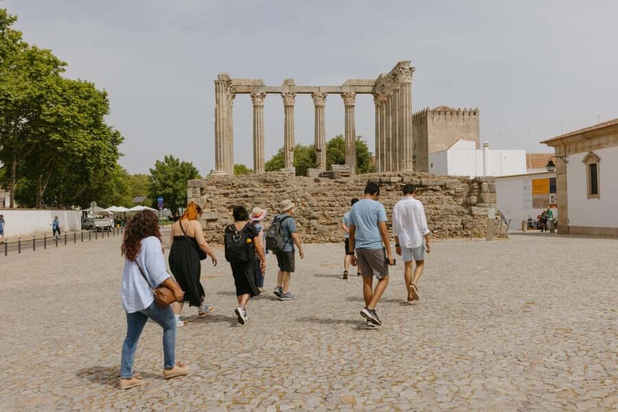 From Lisbon: Évora and Monsaraz Day Tour with Wine Tasting - Quick highlights