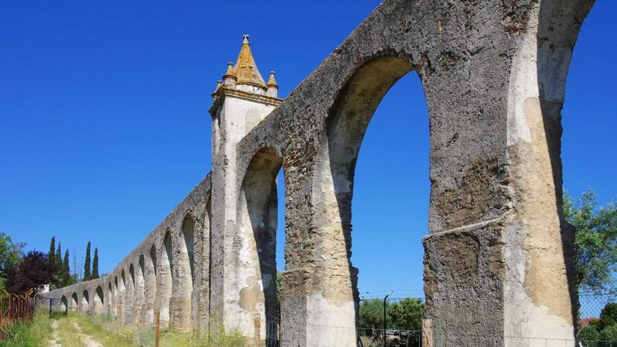 From Lisbon: Évora and Monsaraz Day Tour with Wine Tasting - Monsaraz: castle walls, big lake views, and why 2 hours feels short