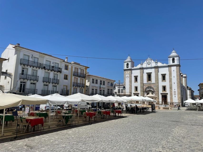 From Lisbon: Évora, Chapel of Bones, & Roman Temple Tour - Cathedral of Évora: when the day turns from spectacle to atmosphere