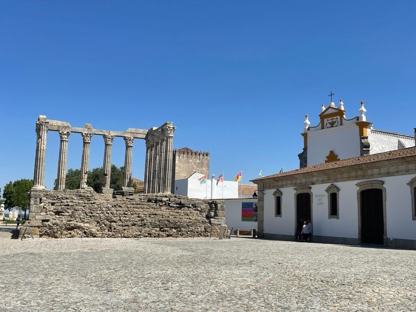From Lisbon: Évora, Chapel of Bones, & Roman Temple Tour - Évora’s old center: Jardim Público to Praça do Giraldo, with room to breathe