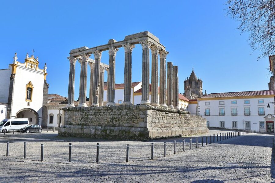 From Lisbon: Évora Private Historic Discovery Tour - A private guide makes the difference, especially on a 7-hour day