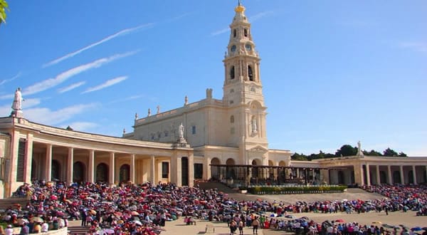 From Lisbon: Fátima, Batalha, Nazaré and Óbidos Day Tour - Price and what you actually get for $88