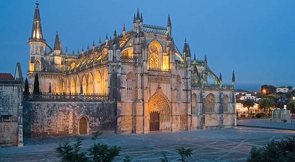 From Lisbon: Fátima, Batalha, Nazaré and Óbidos Day Tour - Óbidos walls and ginja time: making the most of one guided hour