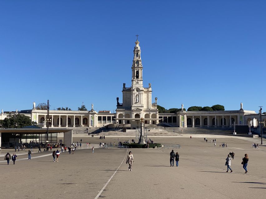 From Lisbon: Fátima, Batalha, Nazaré, and Obidos Tour by Van - Fátima: the Sanctuary visit and what to notice