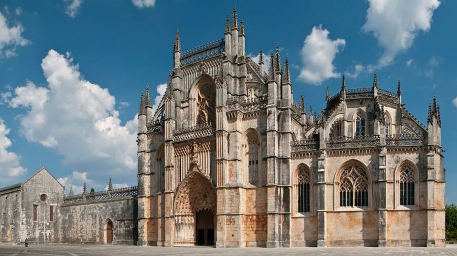 From Lisbon: Fátima, Batalha, Nazaré & Óbidos Full-Day Tour - Batalha Monastery UNESCO: late Gothic architecture built for the Battle of Aljubarrota